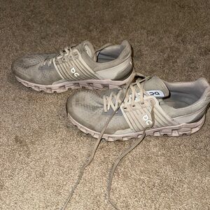 On cloud women’s 8.5 gym shoes